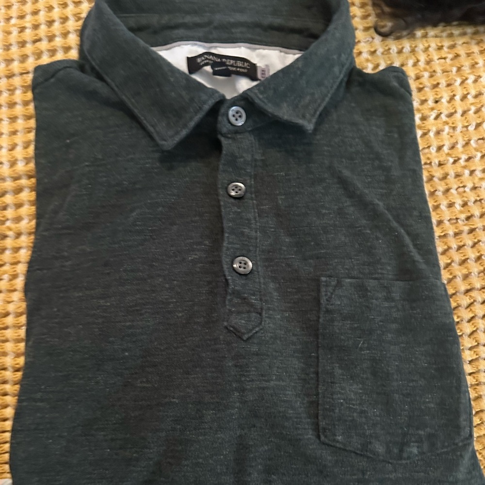 Banana Republic Wicking Pique Polo Mens M Charcoal Grey Short Sleeve with Pocket